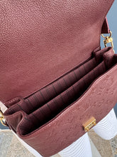 Lade das Bild in den Galerie-Viewer, LOUIS VUITTON MÉTIS WINE