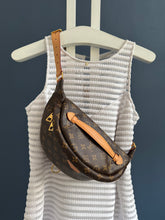 Lade das Bild in den Galerie-Viewer, LOUIS VUITTON BUMBAG