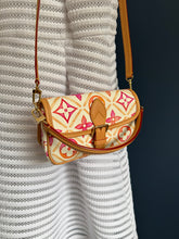 Lade das Bild in den Galerie-Viewer, LOUIS VUITTON NANO DIANE BY THE POOL CORAL