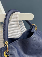 Lade das Bild in den Galerie-Viewer, LOUIS VUITTON ARTSY CELEST EMPREINTE