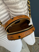 Lade das Bild in den Galerie-Viewer, MCM TAMBOURIN