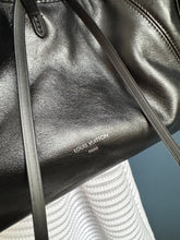 Lade das Bild in den Galerie-Viewer, LOUIS VUITTON CARRYALL CARGO VIBE