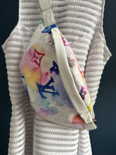 Lade das Bild in den Galerie-Viewer, LOUIS VUITTON WATERCOLOR BUMBAG