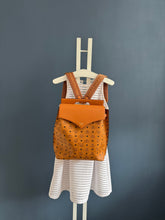 Lade das Bild in den Galerie-Viewer, MCM DIAMOND RUCKSACK