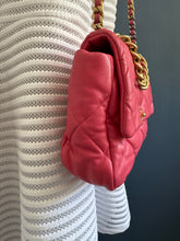 Lade das Bild in den Galerie-Viewer, CHANEL 19