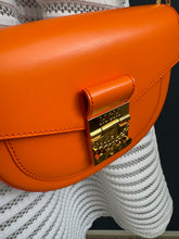 Lade das Bild in den Galerie-Viewer, MCM PATRICIA CROSSBODY