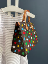 Lade das Bild in den Galerie-Viewer, LOUIS VUITTON ONTHEGO MM YAYOI KUSAMA DOTS