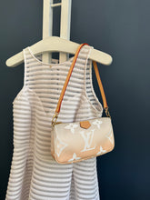 Lade das Bild in den Galerie-Viewer, LOUIS VUITTON POCHETTE