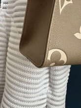 Lade das Bild in den Galerie-Viewer, LOUIS VUITTON ONTHEGO PM