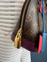 Lade das Bild in den Galerie-Viewer, LOUIS VUITTON ALMA BB LOVE BIRDS
