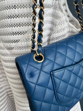 Lade das Bild in den Galerie-Viewer, CHANEL DOUBLE FLAP MEDIUM