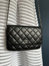 Lade das Bild in den Galerie-Viewer, CHANEL WOC
