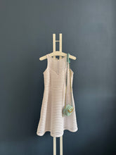 Lade das Bild in den Galerie-Viewer, CHANEL 19 DENIM ROUND CLUTCH