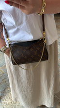 Lade das Bild in den Galerie-Viewer, LOUIS VUITTON PALLAS CLUTCH