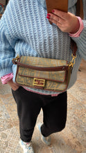 Lade das Bild in den Galerie-Viewer, FENDI BAGUETTE