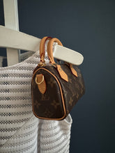 Lade das Bild in den Galerie-Viewer, LOUIS VUITTON NANO SPEEDY
