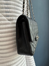 Lade das Bild in den Galerie-Viewer, CHANEL DOUBLE FLAP MEDIUM