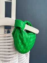 Lade das Bild in den Galerie-Viewer, BOTTEGA VENETA MINI JODIE