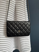 Lade das Bild in den Galerie-Viewer, CHANEL WOC
