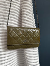 Lade das Bild in den Galerie-Viewer, CHANEL WOC