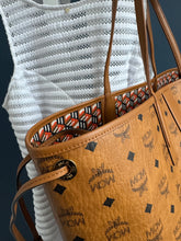 Lade das Bild in den Galerie-Viewer, MCM SHOPPER LARGE