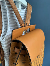 Lade das Bild in den Galerie-Viewer, MCM DIAMOND RUCKSACK