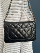 Lade das Bild in den Galerie-Viewer, CHANEL WOC