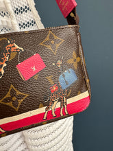 Lade das Bild in den Galerie-Viewer, LOUIS VUITTON MINI POCHETTE
