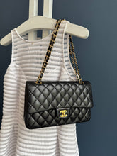 Lade das Bild in den Galerie-Viewer, CHANEL DOUBLE FLAP MEDIUM