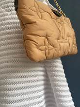 Lade das Bild in den Galerie-Viewer, LOUIS VUITTON PILLOW POCHETTE