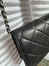 Lade das Bild in den Galerie-Viewer, CHANEL WOC