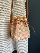Lade das Bild in den Galerie-Viewer, LOUIS VUITTON NANA NOÉ TAHITIENNE