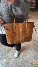 Lade das Bild in den Galerie-Viewer, MCM LIZ SHOPPER MEDIUM