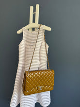 Lade das Bild in den Galerie-Viewer, CHANEL MAXI DOUBLE FLAP
