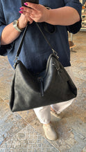 Lade das Bild in den Galerie-Viewer, LOUIS VUITTON HAND IT ALL MM MAHINA