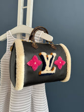 Lade das Bild in den Galerie-Viewer, LOUIS VUITTON TEDDY SPEEDY 30