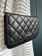 Lade das Bild in den Galerie-Viewer, CHANEL WOC