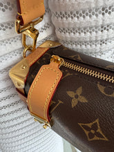 Lade das Bild in den Galerie-Viewer, LOUIS VUITTON SIDE TRUNK PM