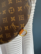 Lade das Bild in den Galerie-Viewer, LOUIS VUITTON BUMBAG