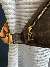 Lade das Bild in den Galerie-Viewer, LOUIS VUITTON BUMBAG
