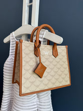 Lade das Bild in den Galerie-Viewer, MCM HIMMEL SHOPPER