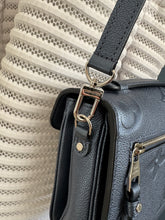 Lade das Bild in den Galerie-Viewer, LOUIS VUITTON MÉTIS PERLMUTT