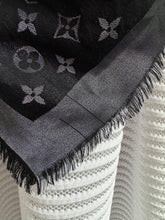 Lade das Bild in den Galerie-Viewer, LOUIS VUITTON MONOGRAM SHINE TUCH