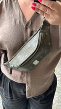 Lade das Bild in den Galerie-Viewer, MCM GÜRTELTASCHE
