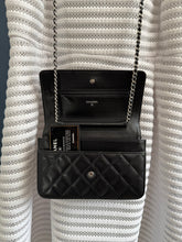 Lade das Bild in den Galerie-Viewer, CHANEL WOC