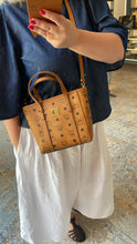 Lade das Bild in den Galerie-Viewer, MCM MINI TONI SHOPPER
