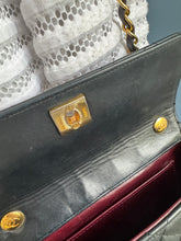 Lade das Bild in den Galerie-Viewer, CHANEL VINTAGE CLASSIC FLAP BAG