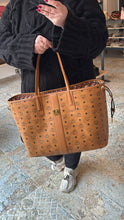 Lade das Bild in den Galerie-Viewer, MCM SHOPPER LARGE