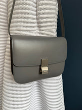 Lade das Bild in den Galerie-Viewer, CÉLINE BOX