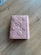 Lade das Bild in den Galerie-Viewer, LOUIS VUITTON ZOÉ GELDBÖRSE